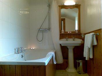 Kaim Park Hotel Батгейт Екстериор снимка