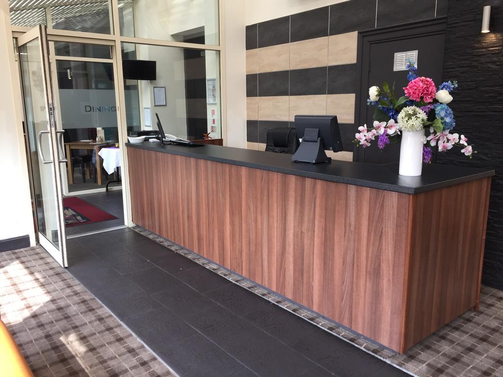 Kaim Park Hotel Батгейт Екстериор снимка