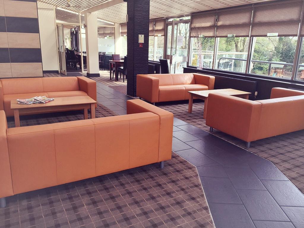 Kaim Park Hotel Батгейт Екстериор снимка