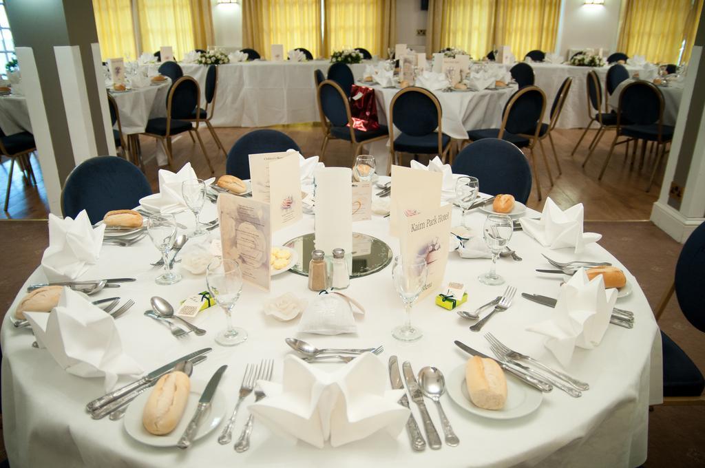 Kaim Park Hotel Батгейт Екстериор снимка